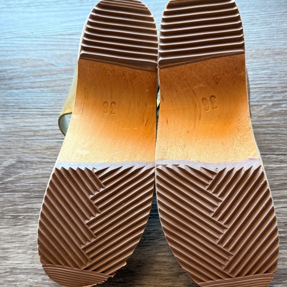 Lotta's Gold Clog Sandal Size 26 - Picture 2 of 4